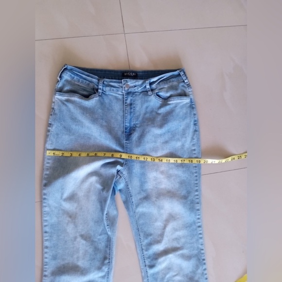 Baccini Women Straight Legs Wash  Light Blue Size 12 Pockets Zipper Pants - Picture 7 of 16